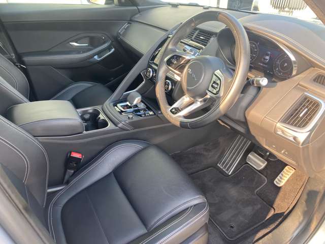 Jaguar E-Pace 10
