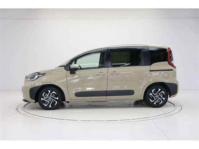 Toyota Sienta 3