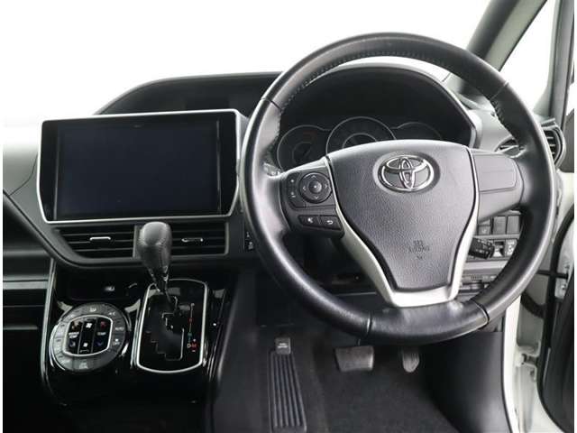 Toyota Noah 11
