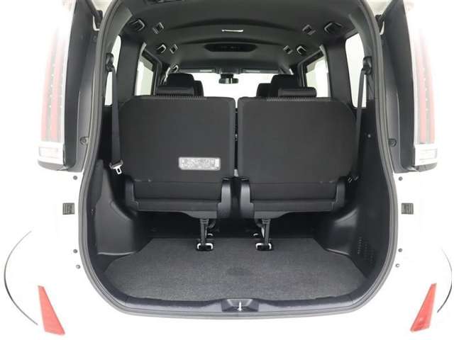 Toyota Noah 12