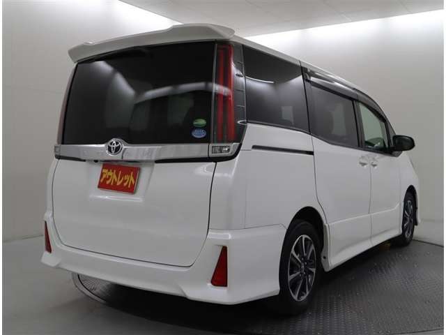 Toyota Noah 5