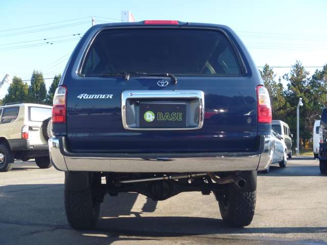 Toyota Hilux Surf 11