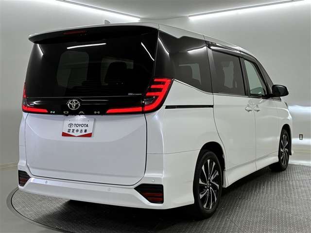 Toyota Noah 5