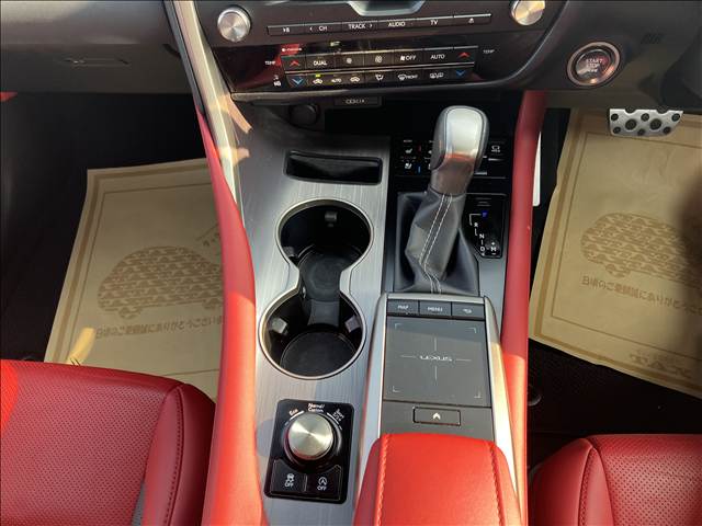 Lexus RX 9