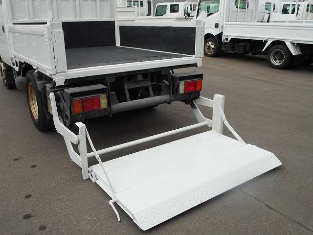 Isuzu Elf 12