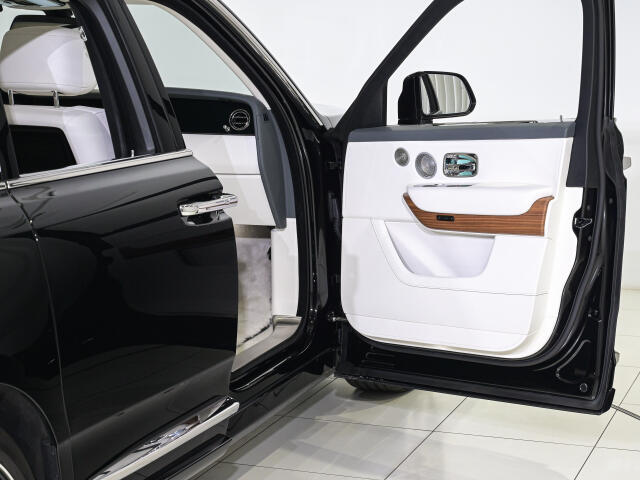 Rolls-Royce カリナン 12