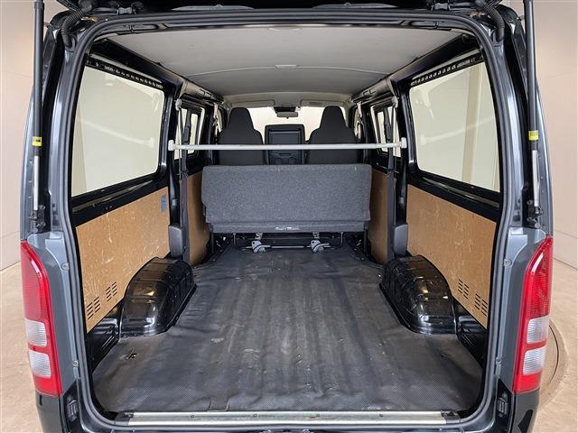 Toyota Hiace Van 10