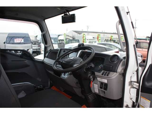 Mitsubishi Fuso Canter 2
