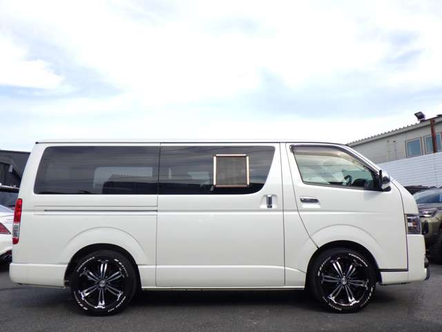 Toyota Hiace Van 11