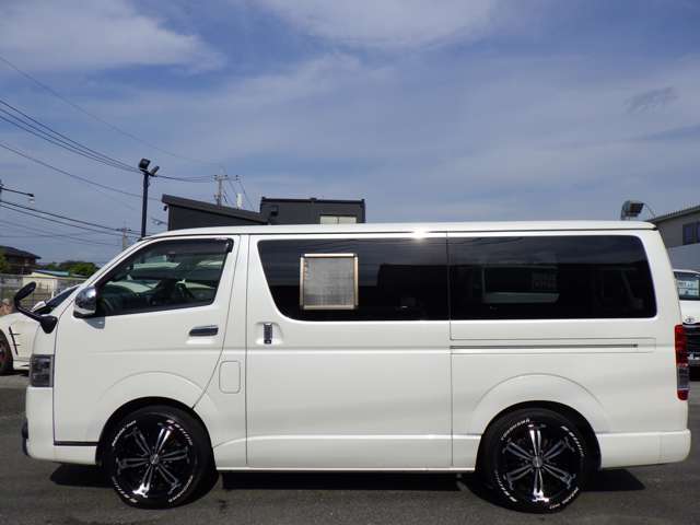 Toyota Hiace Van 12