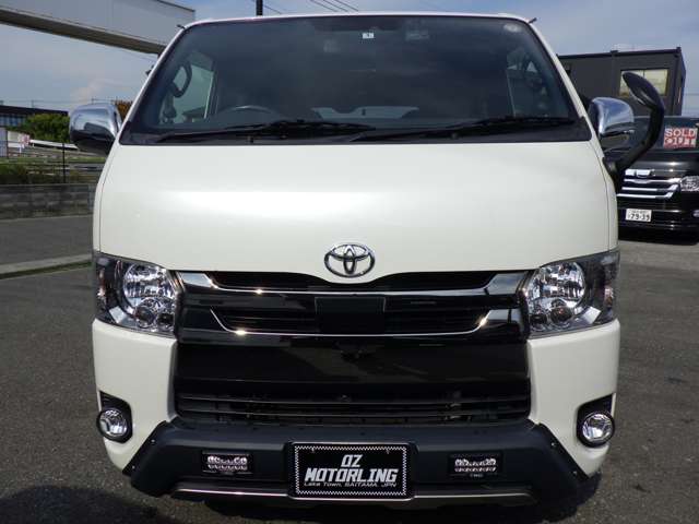 Toyota Hiace Van 9