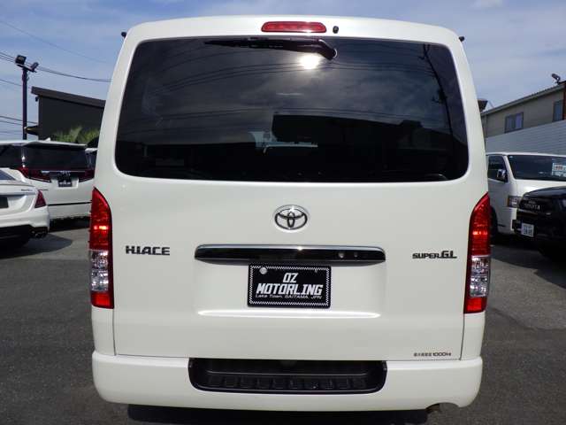 Toyota Hiace Van 10