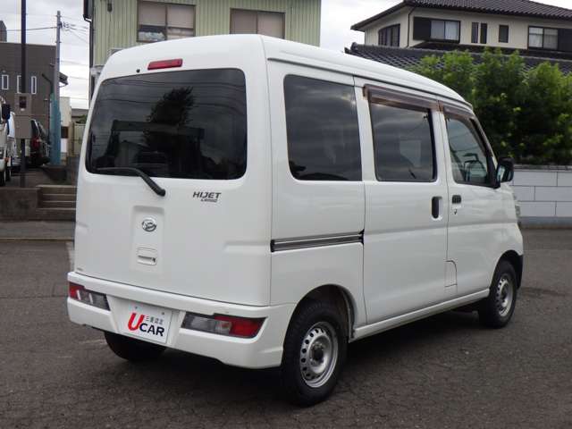 Daihatsu Hijet Cargo 2