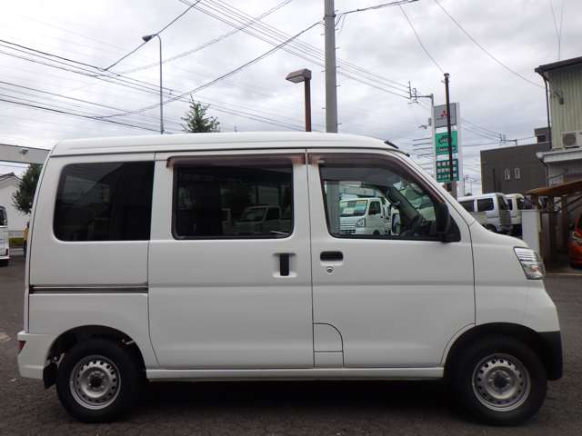 Daihatsu Hijet Cargo 6