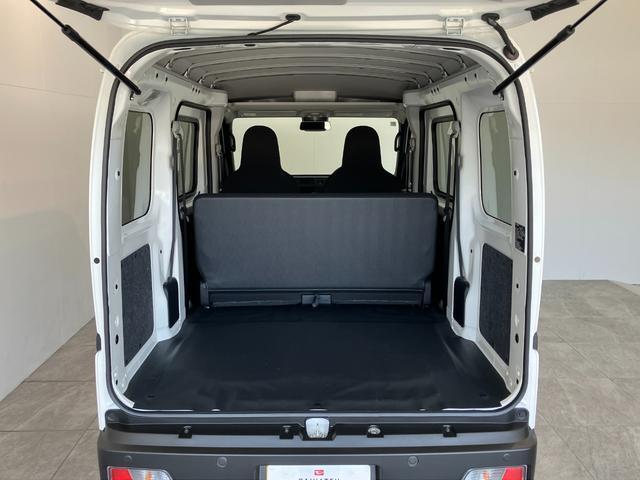 Daihatsu Hijet Cargo 8