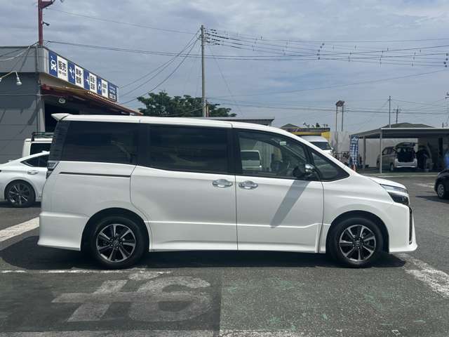 Toyota Voxy 7