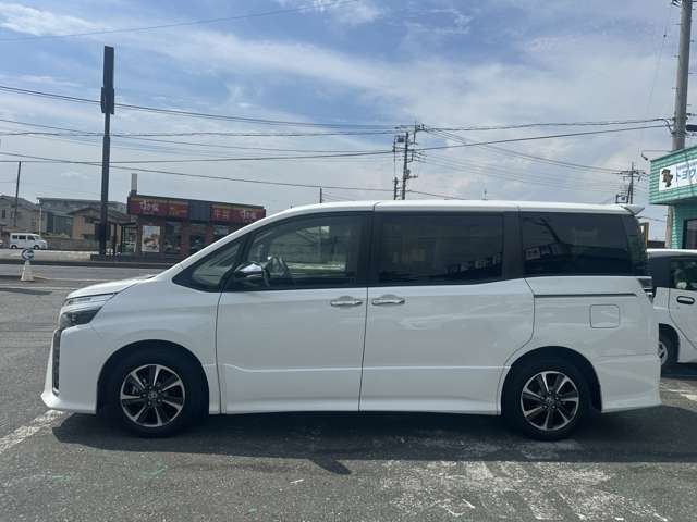 Toyota Voxy 8