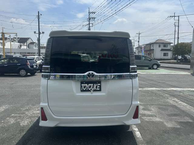 Toyota Voxy 9