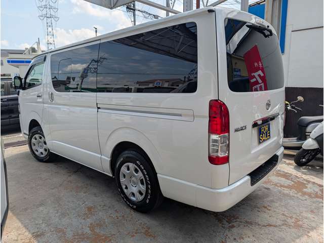Toyota Hiace Van 11