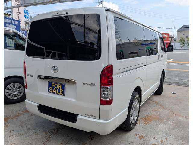 Toyota Hiace Van 12