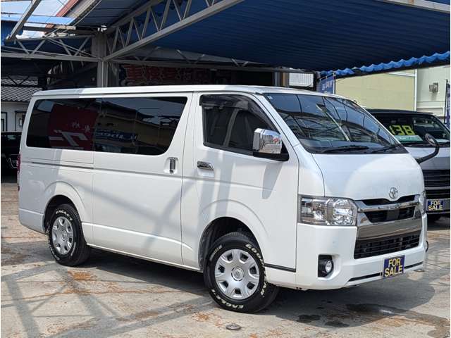 Toyota Hiace Van 4
