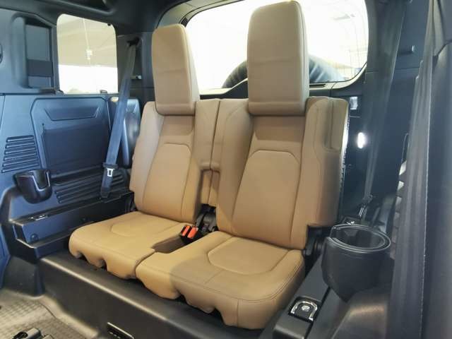 Land Rover Defender 3