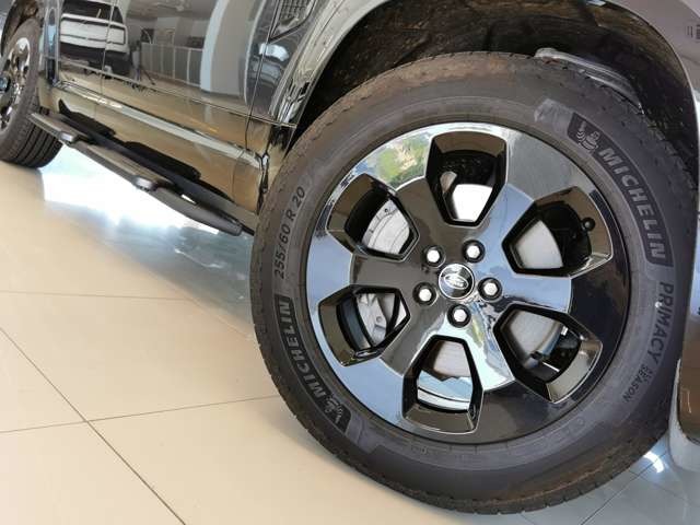 Land Rover Defender 8