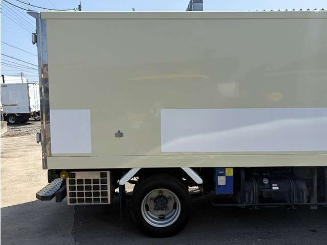 Isuzu Elf 9