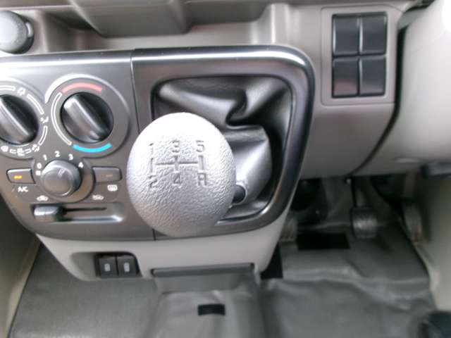 Nissan NV100 Clipper 7