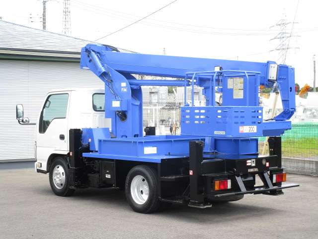 Isuzu Elf 3