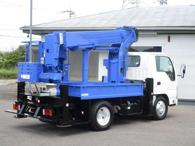 Isuzu Elf 4