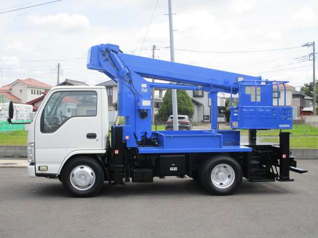 Isuzu Elf 6