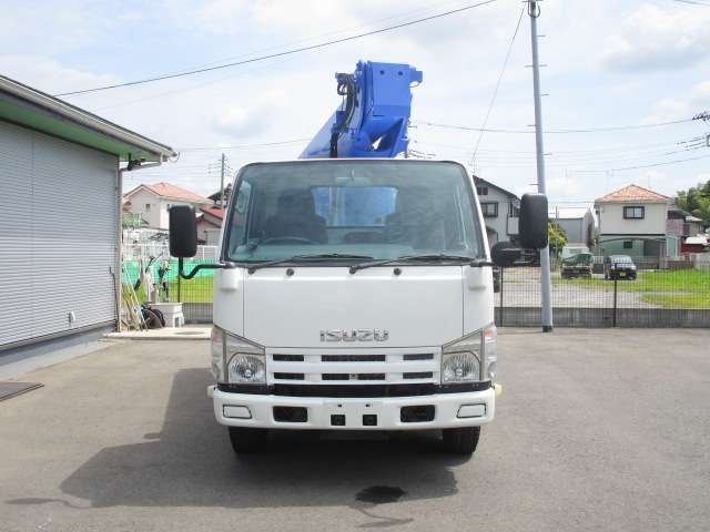 Isuzu Elf 7