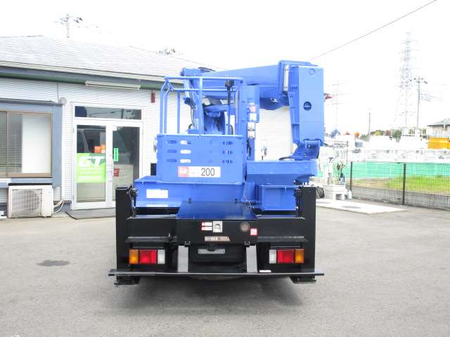 Isuzu Elf 8