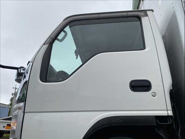 Isuzu Elf 10