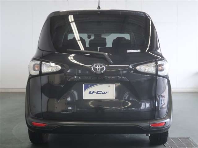 Toyota Sienta 6