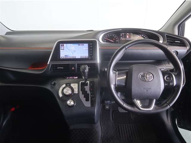 Toyota Sienta 8