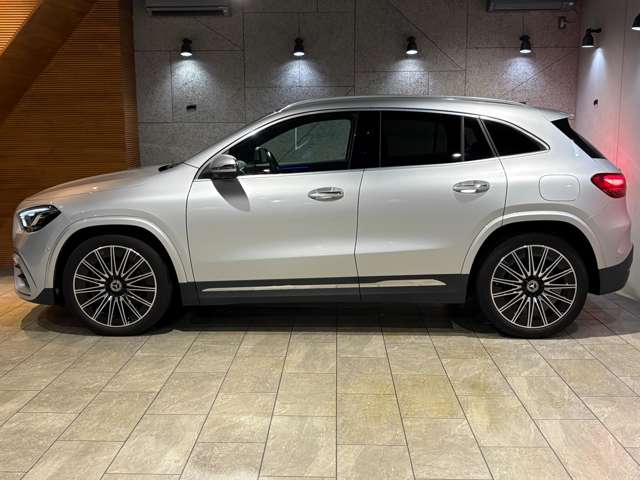 Mercedes-Benz GLA-Class 12