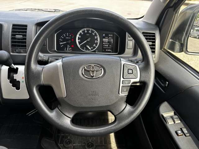 Toyota Hiace Van 12