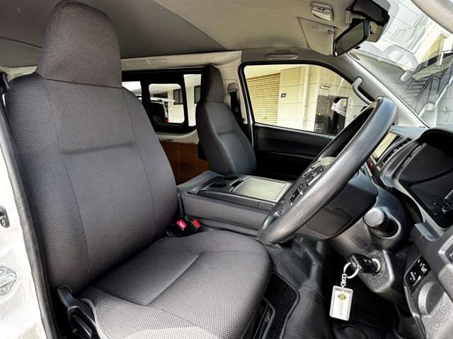 Toyota Hiace Van 4