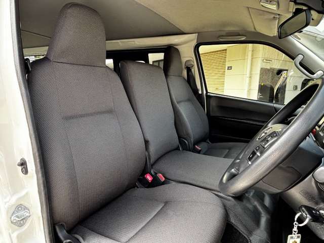 Toyota Hiace Van 5