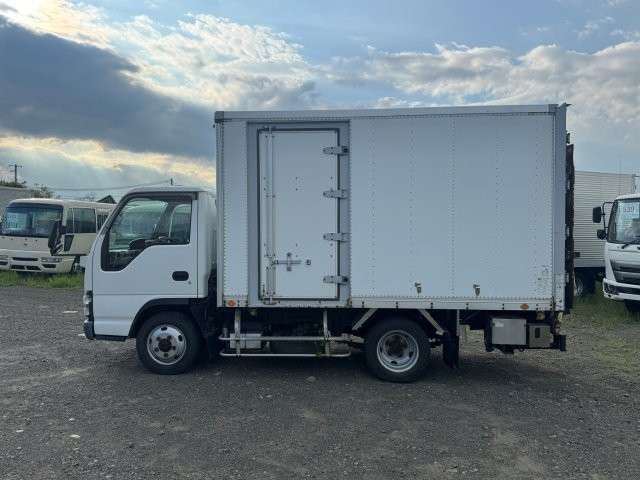 Isuzu Elf 3