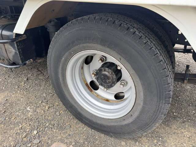 Mitsubishi Fuso Canter 9
