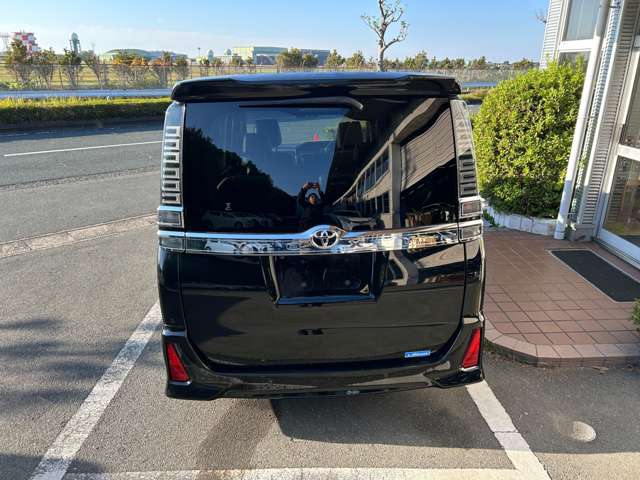 Toyota Voxy 11
