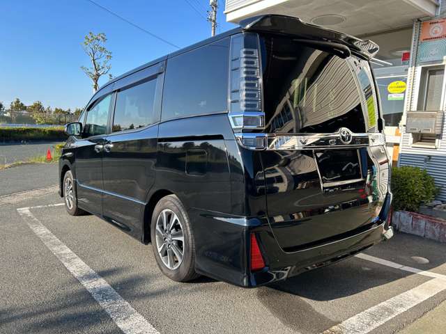 Toyota Voxy 12