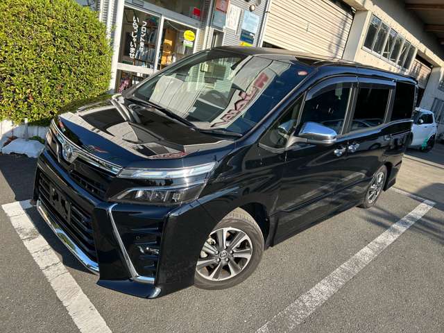 Toyota Voxy 2