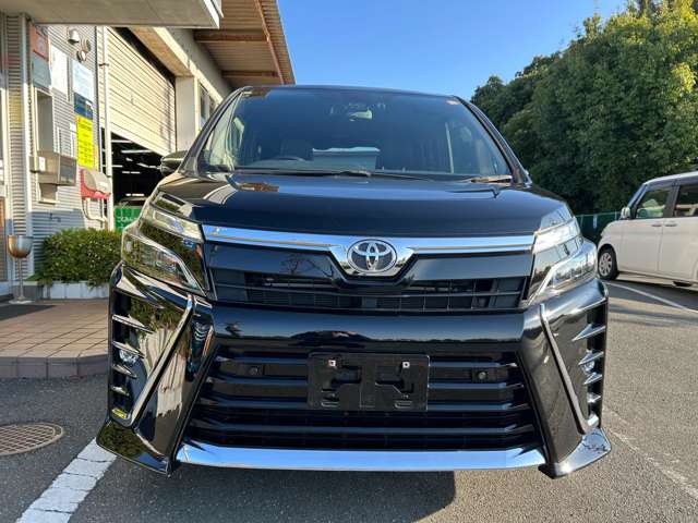 Toyota Voxy 3