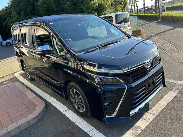 Toyota Voxy 6