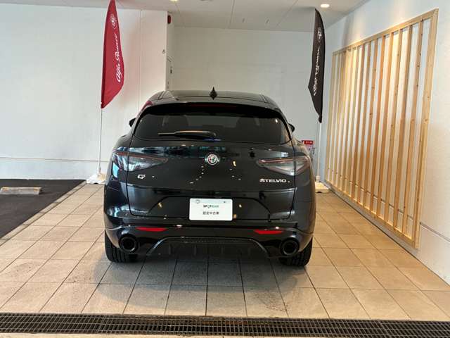 Alfa Romeo Stelvio 4