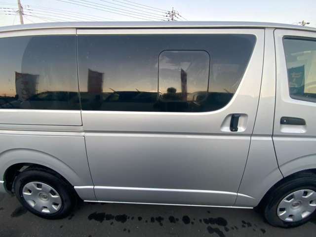 Toyota Hiace Van 3